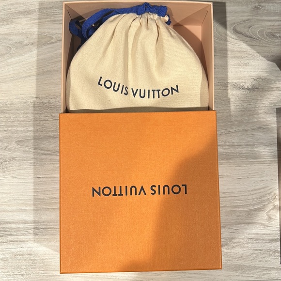 Louis Vuitton Belt - Picture 2 of 7